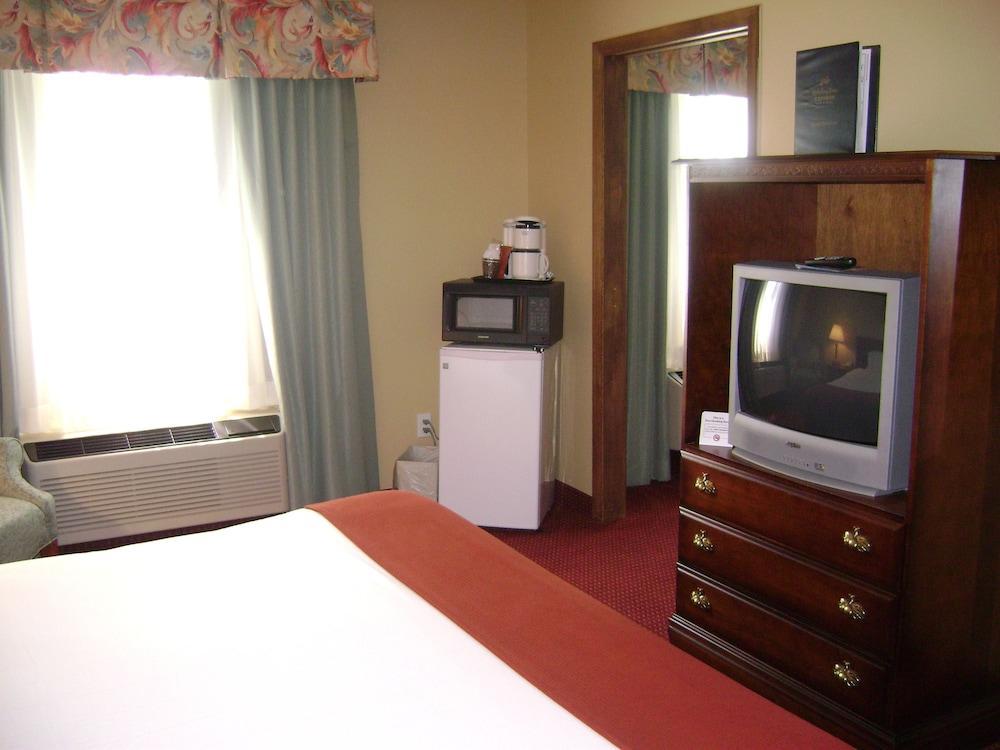 Holiday Inn Express Irwin Pa Tpk Exit 67 By Ihg Exterior foto