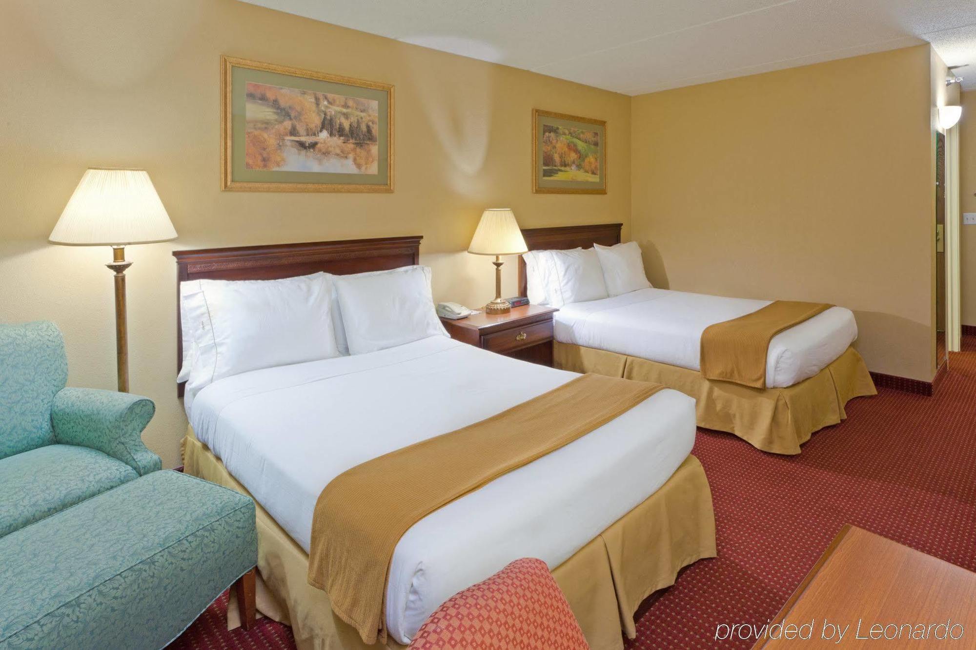 Holiday Inn Express Irwin Pa Tpk Exit 67 By Ihg Exterior foto