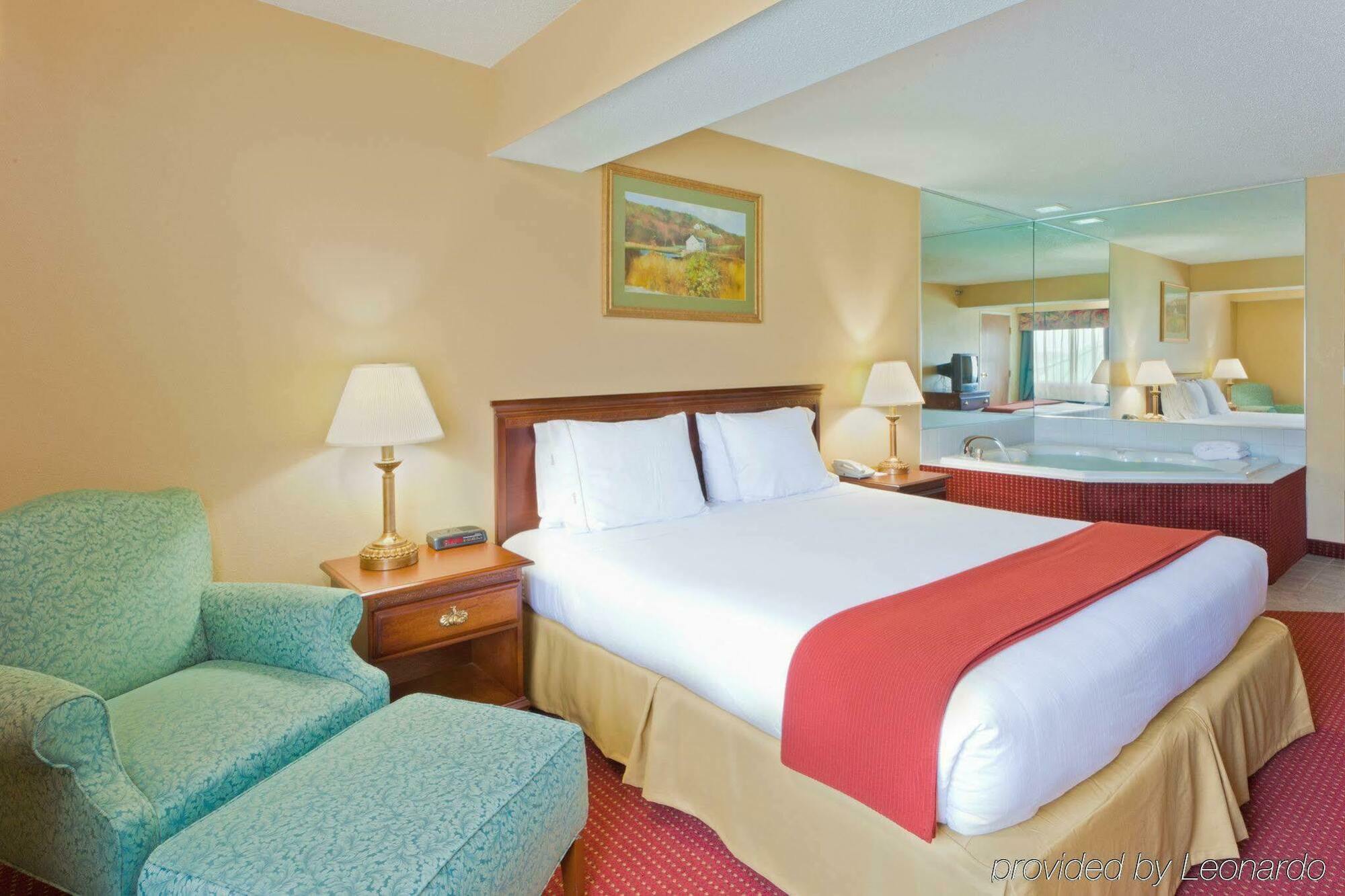 Holiday Inn Express Irwin Pa Tpk Exit 67 By Ihg Exterior foto
