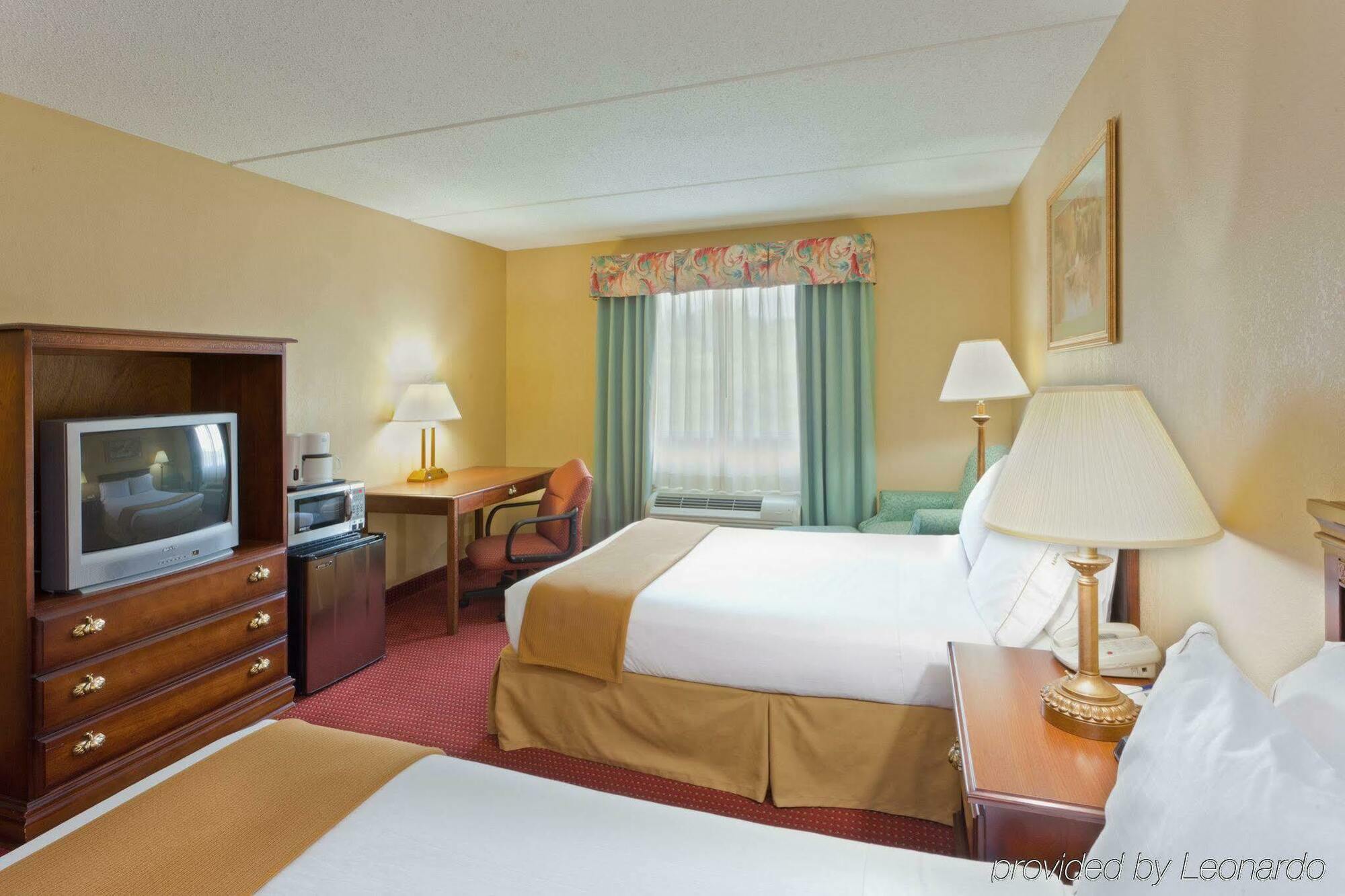 Holiday Inn Express Irwin Pa Tpk Exit 67 By Ihg Exterior foto